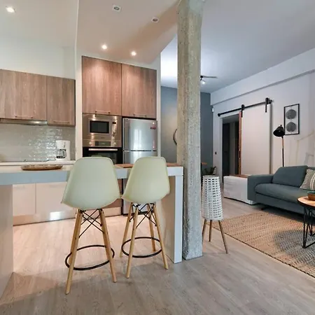 Discover From An Upscale Flat In Koukaki! Αθήνα
